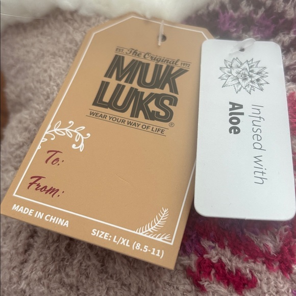 Muk Luks Cozy Aloe-Infused Socks - Picture 2 of 6